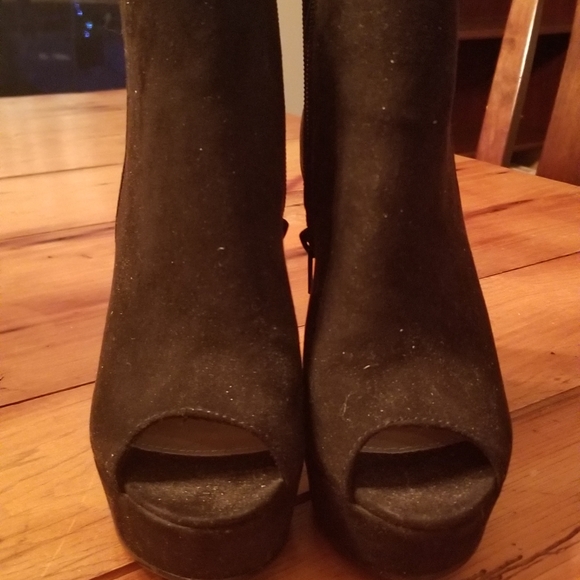 Shoes - Picture 4 of 5